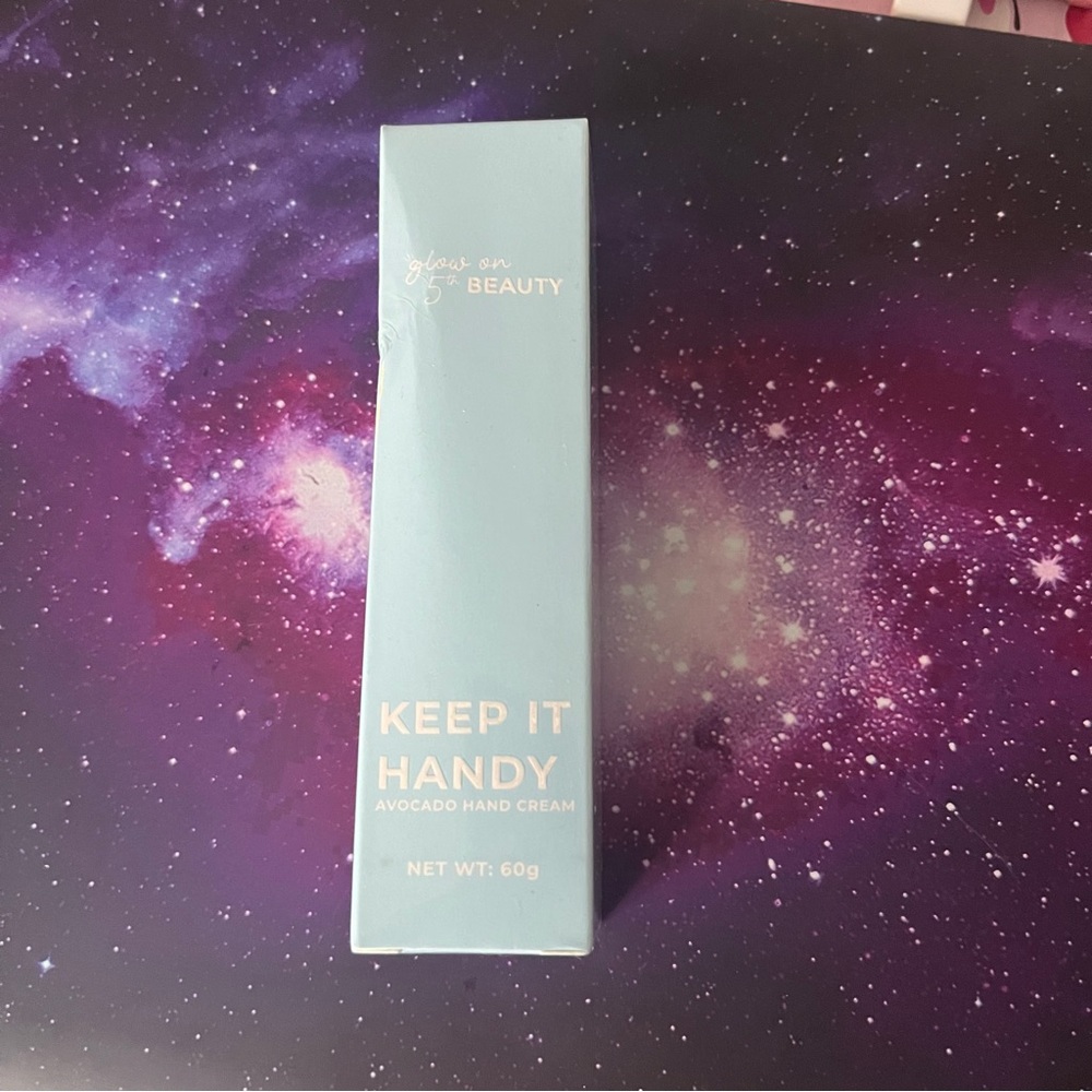 GLOW-ON-5TH Keep It Handy Avocado Hand Cream
Glow on 5th fifth